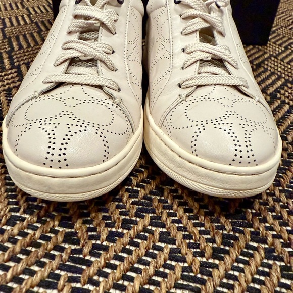 Coach women’s leather shoes - Picture 2 of 8